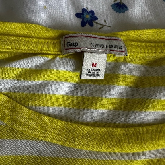 Women's Gap Cap Sleeve Medium Basic T Shirt Yellow White Grey Stripes. - Picture 7 of 10